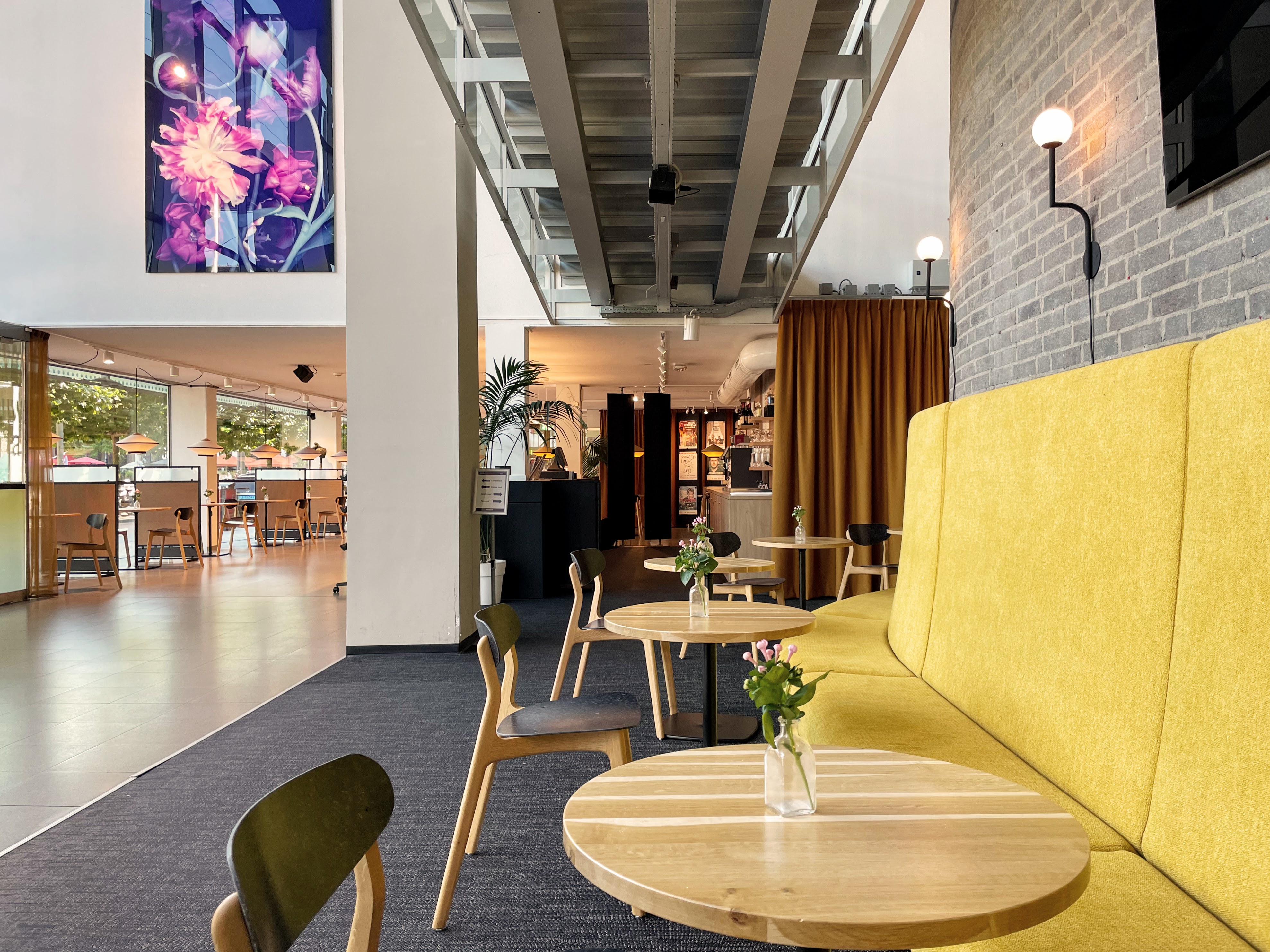 Gele Bank Liggend Foto Buromos IMG 0284