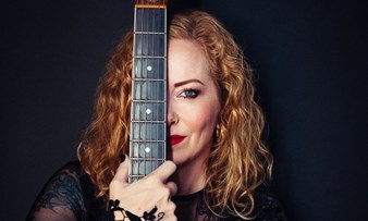 Nov01 GZ Anneke Van Giersbergen The Irish Roadtrip F Alessandra Tolc PF01 (1)