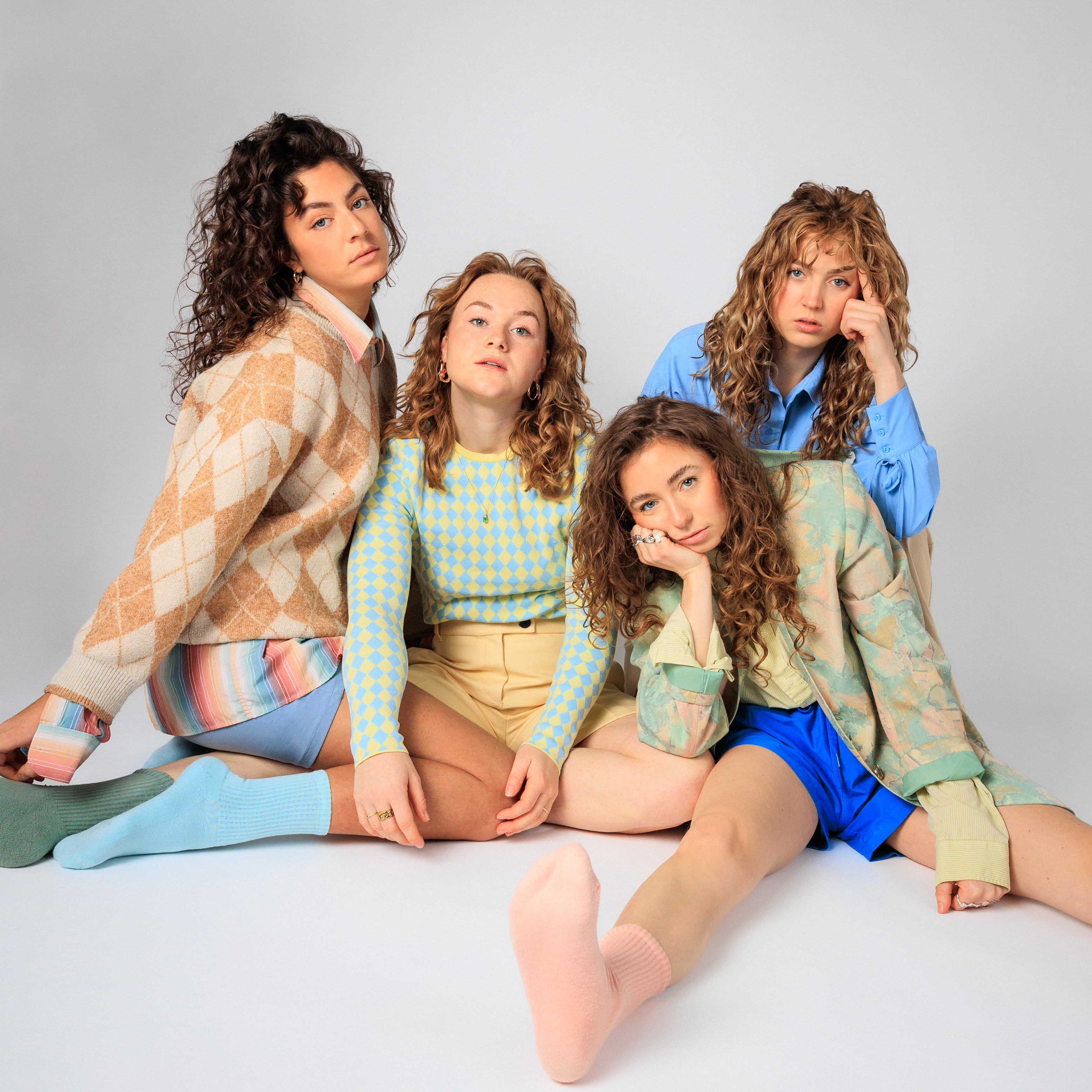 Mrt04 KZ De Meute We Hebben Het Gezellig F Liza Kollau PF Vierkant