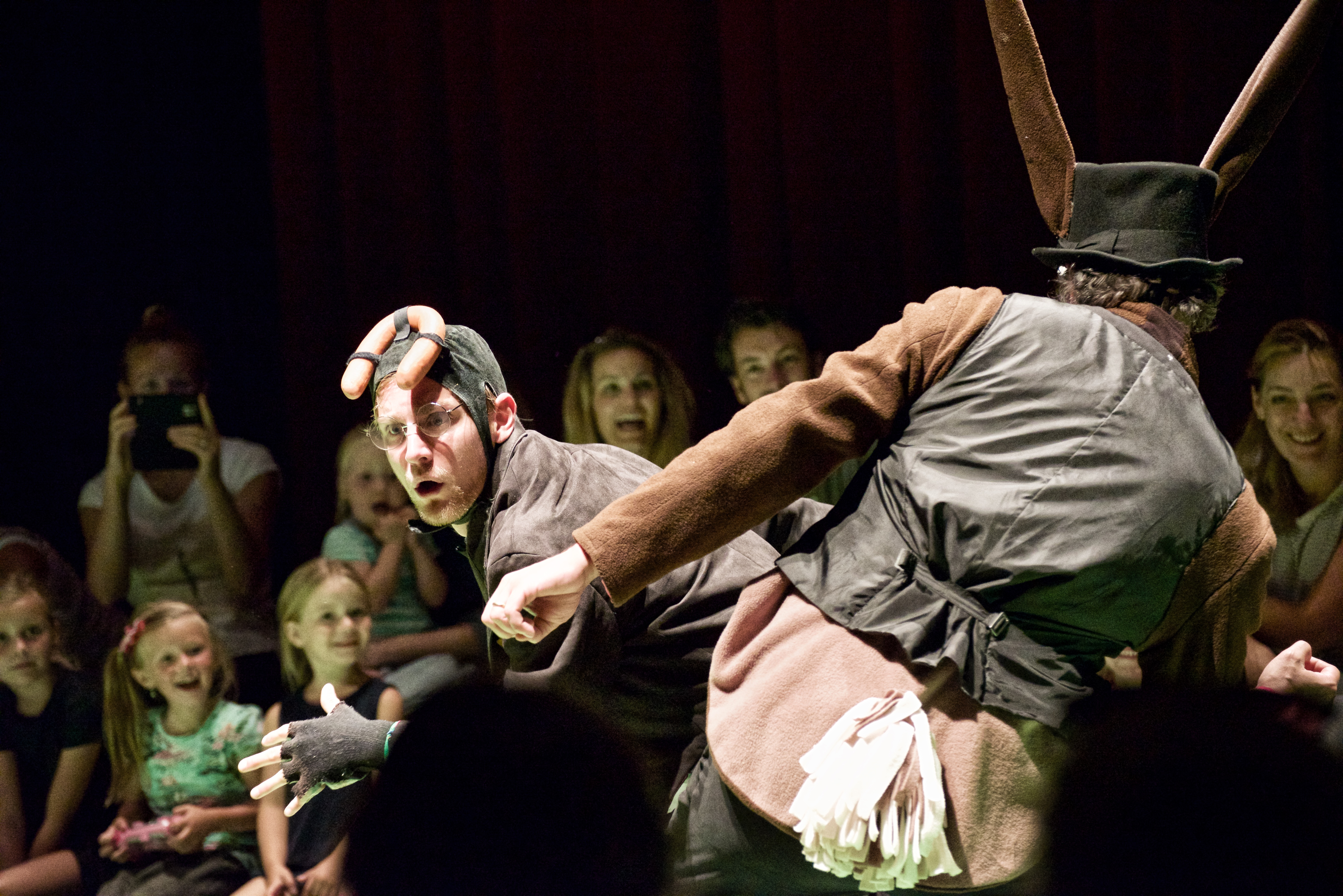 Mei09 DL Over Een Kleine Mol Die Wil Weten Wie Er Op Zijn Kop Heeft Gepoept SF (4)