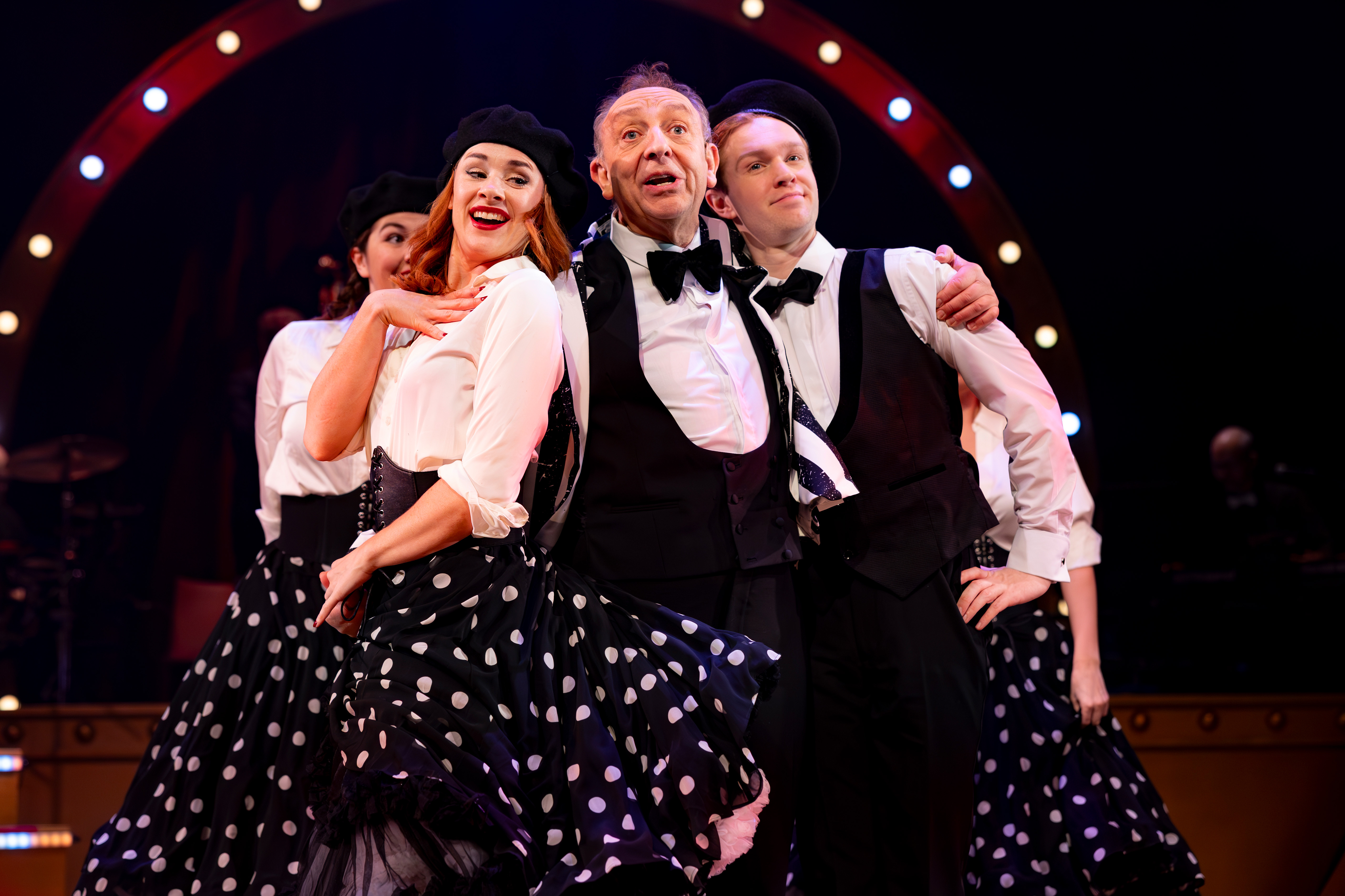 Mrt28 GZ Ons Pap Wil Bij De Revue F AV Fotoreportages SF06