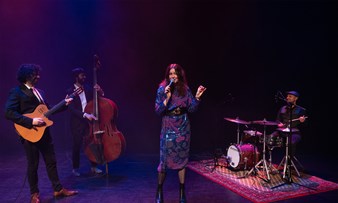 Feb14 KZ Fadopelos2 Door De Straten Van Lissabon PF Liggend