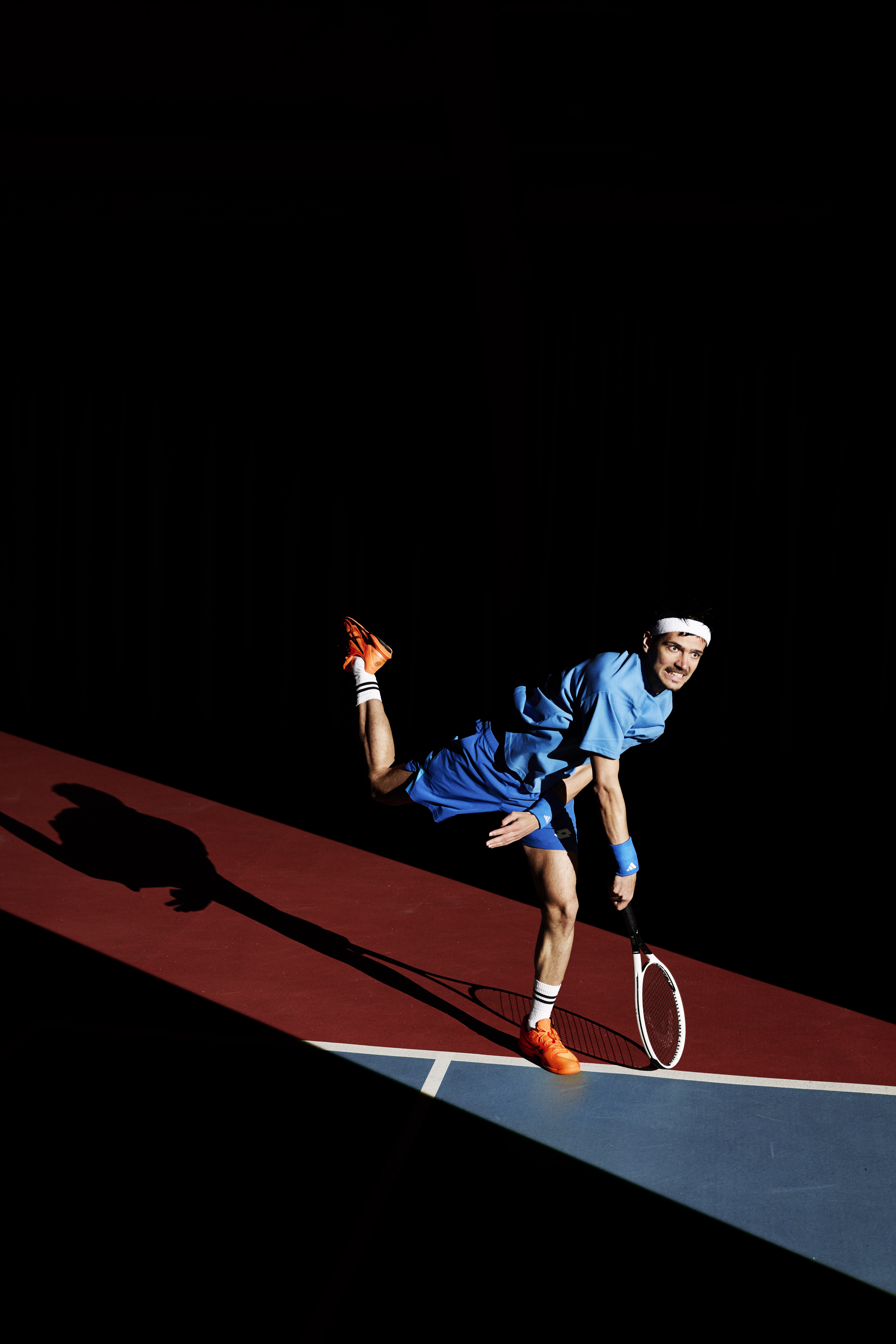 Feb04 KZ Pressure Point PF Staand 1