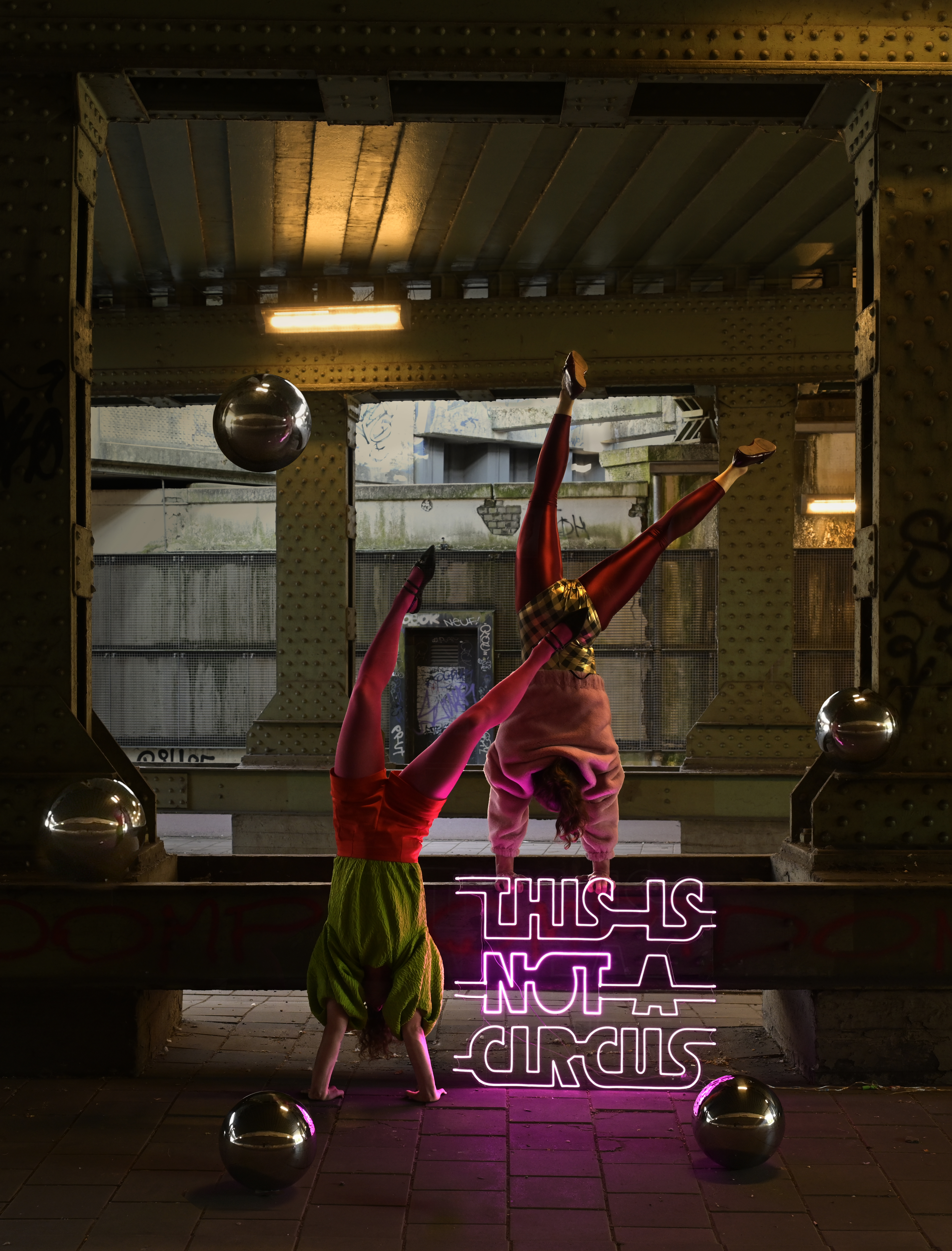 Jan29 DL This Is Not A Circus F Paulinamatusiakeddywenting PF Staand