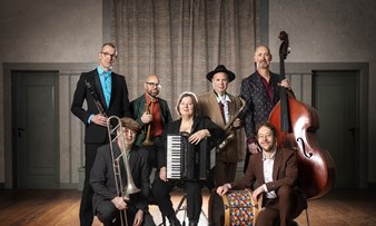 Nov13 KZ Amsterdam Band Muziek In Diaspora F Tessa Posthuma De Boer PF Liggend