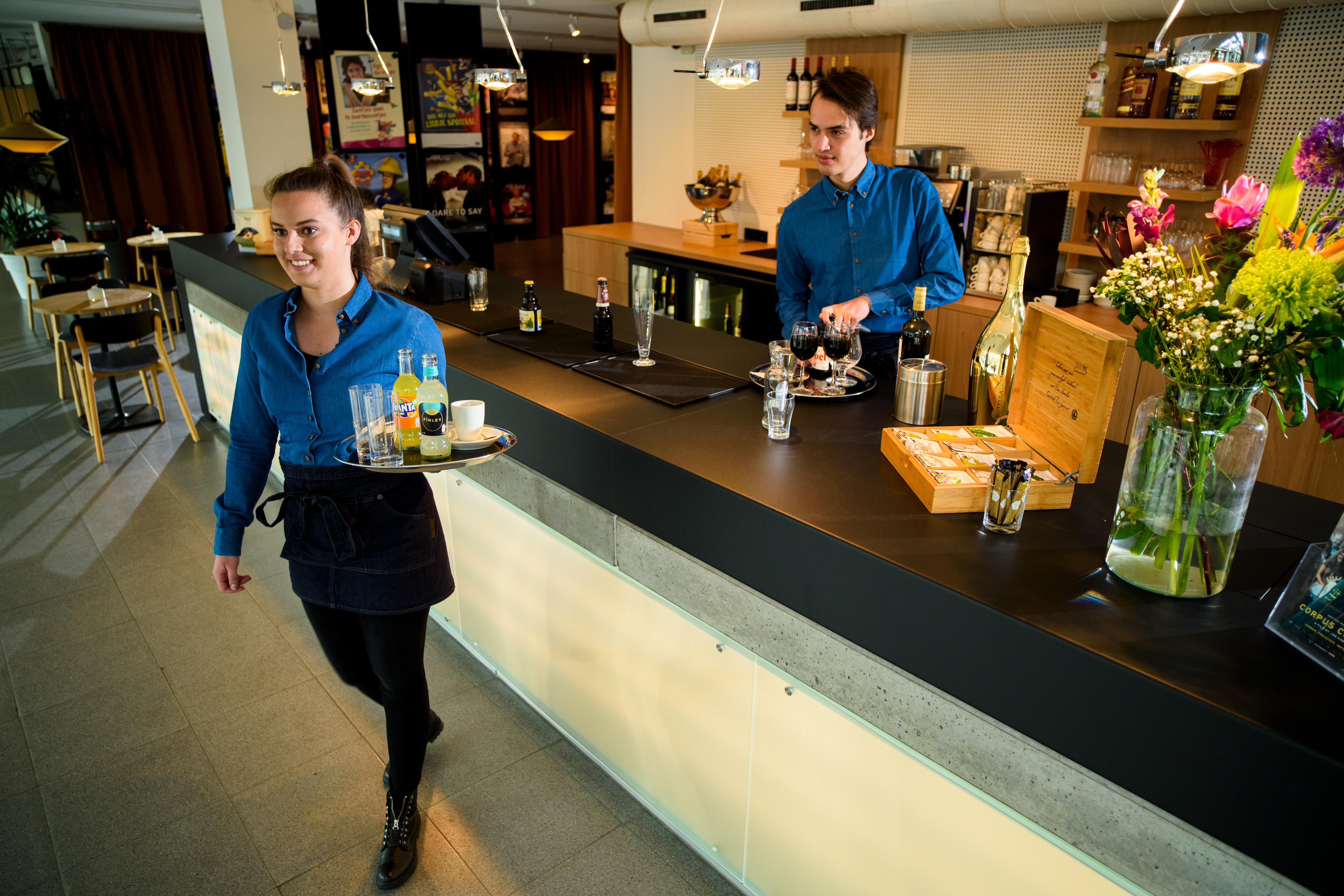 Kassa En Bar Kleine Zaal Bemand