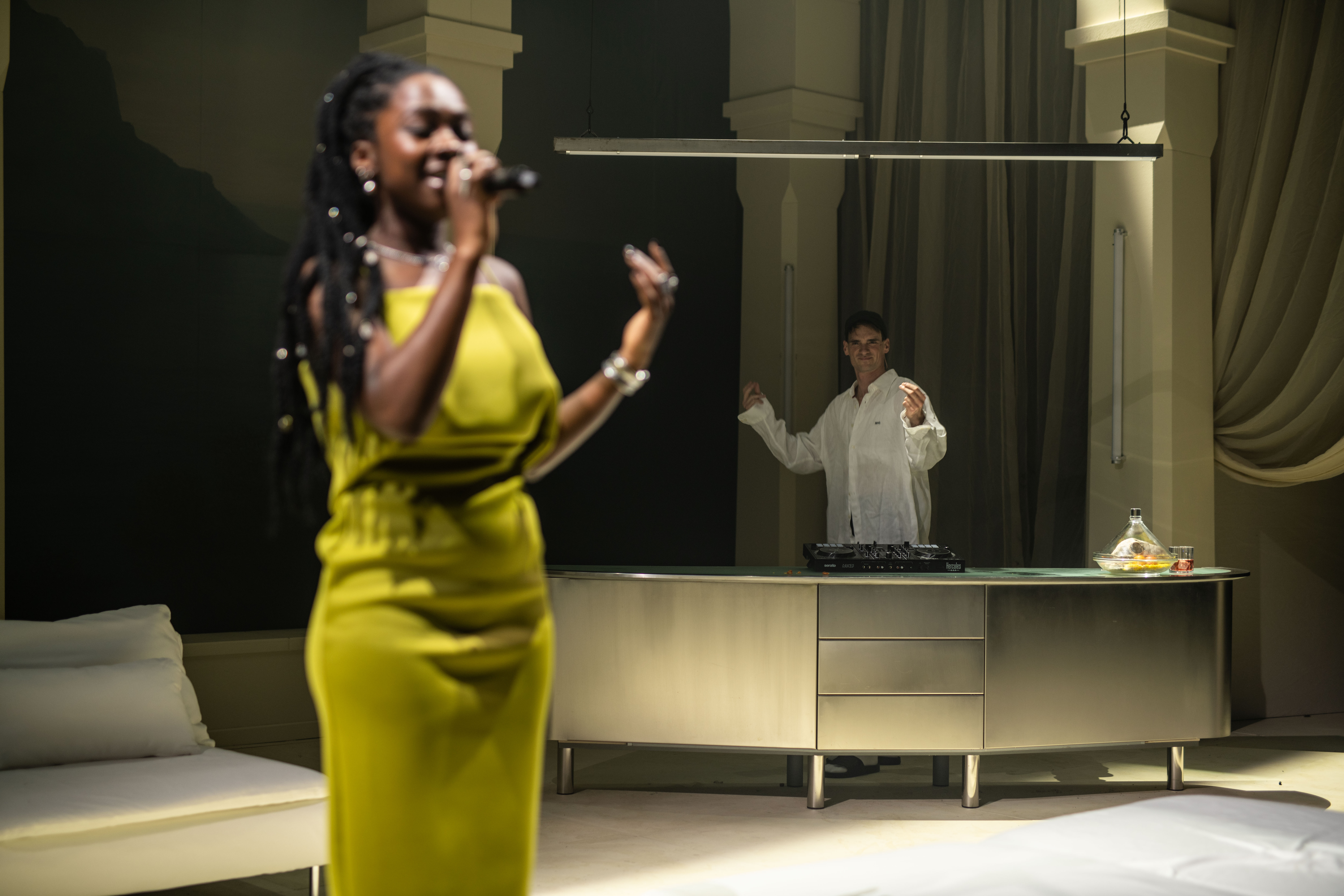 Dec16 GZ Theater Oostpool Milennial 1; Vrede F Bart Grietens SF02