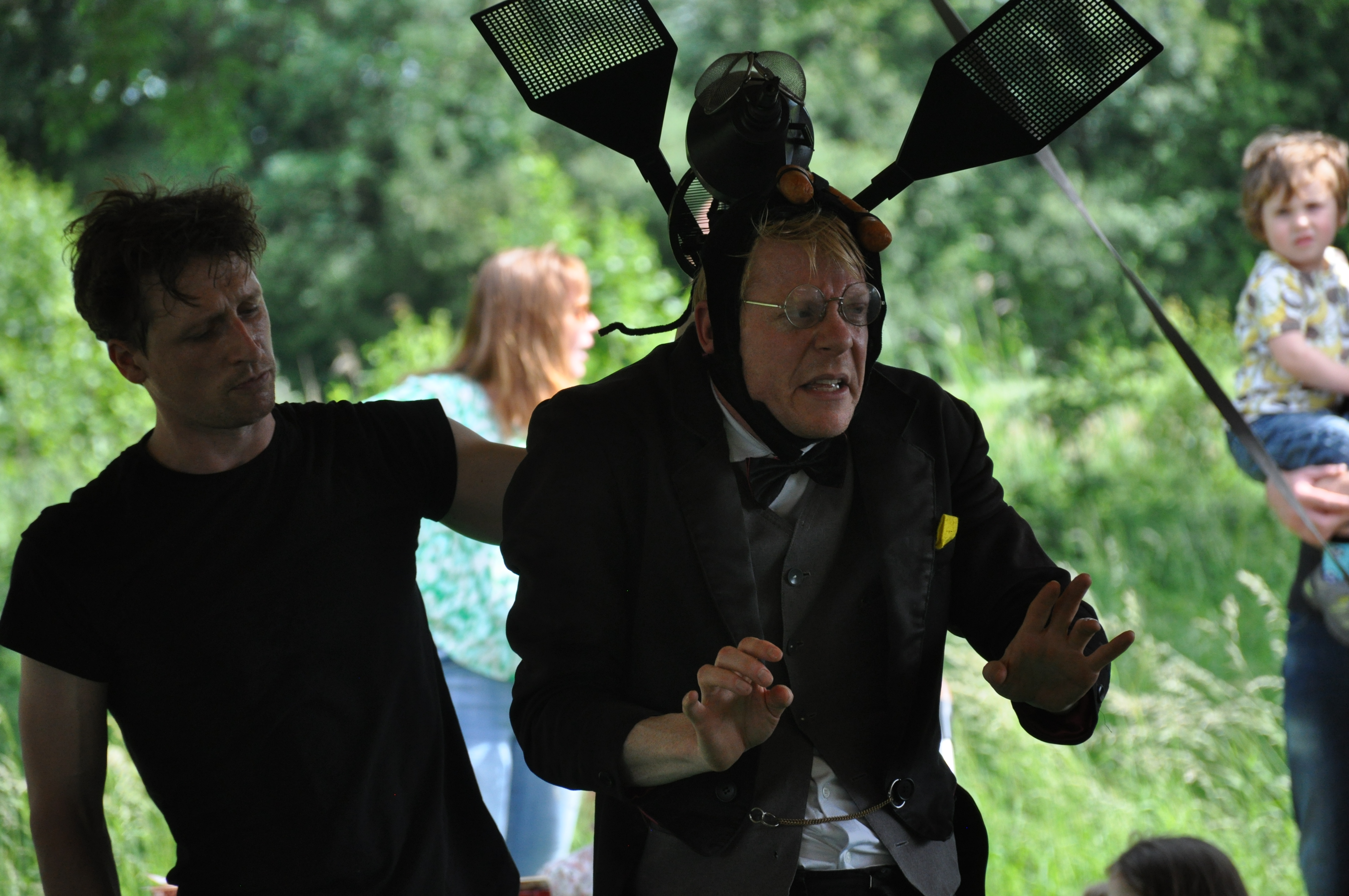 Mei09 DL Over Een Kleine Mol Die Wil Weten Wie Er Op Zijn Kop Heeft Gepoept SF (3)