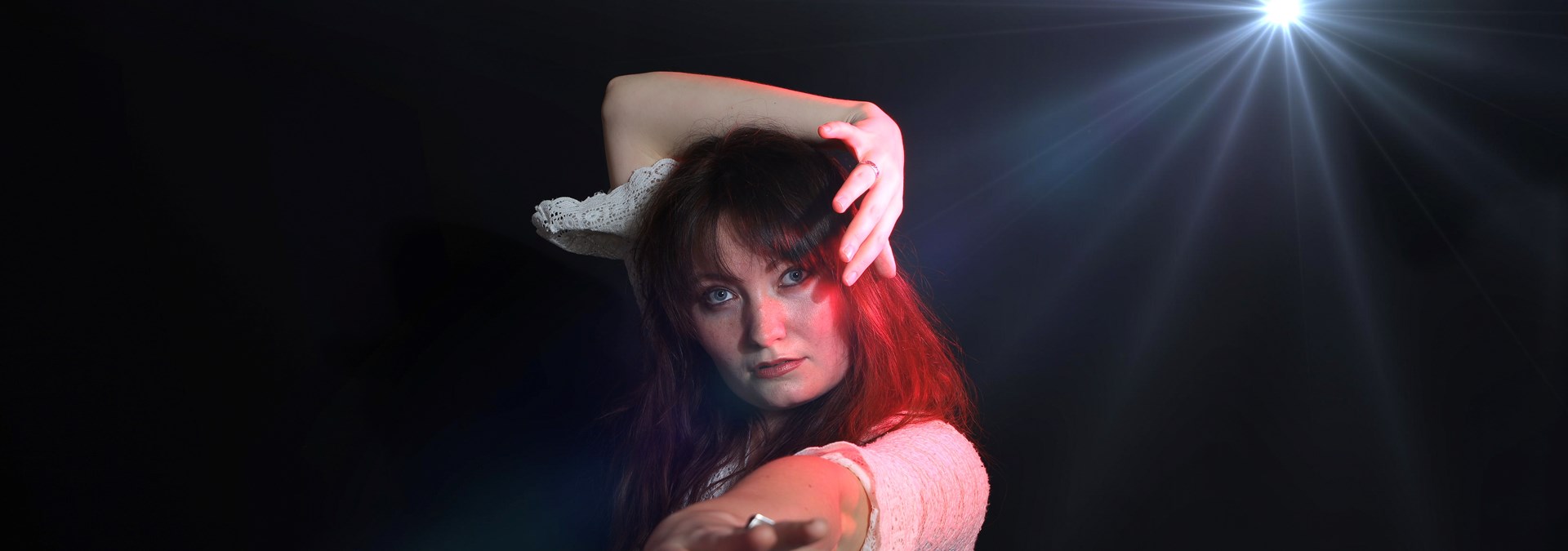 Nov22 KZ Suzanne Sanders The Kate Bush Story PF Liggend